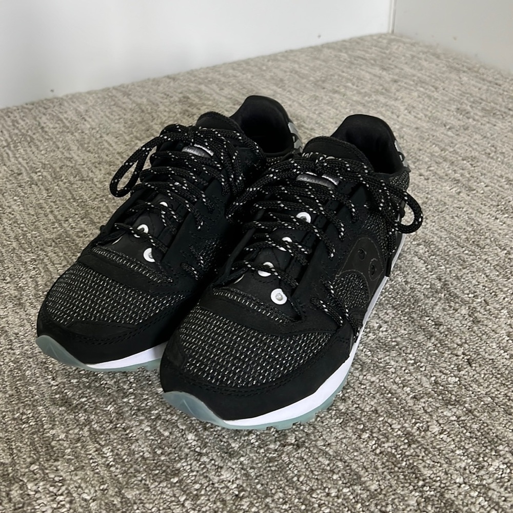 Saucony Originals Sneakers, Unisex Size 7 (Men’s 7 / Women’s 8.5)